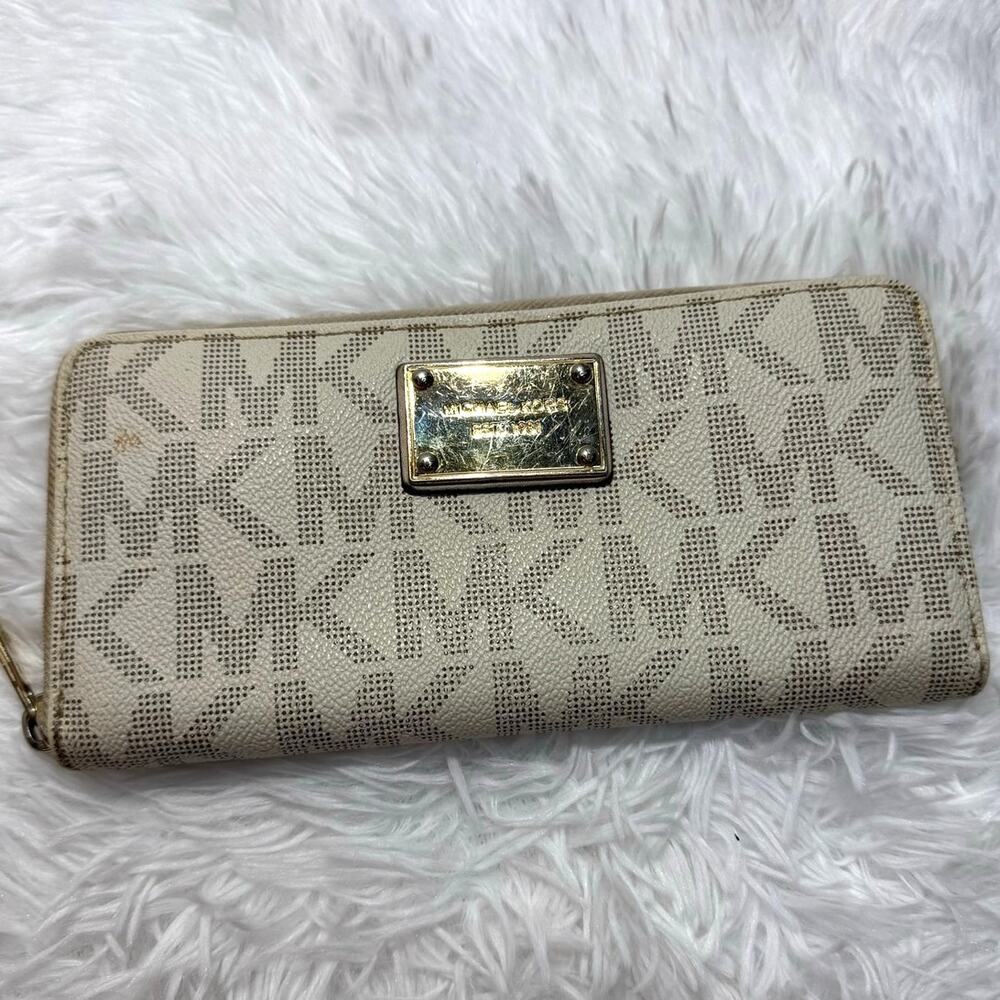Michael Kors Jet Set Zip Around Wallet